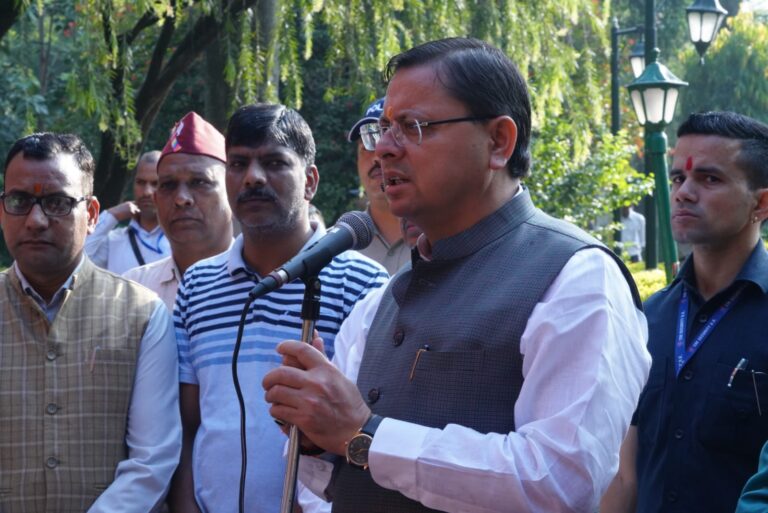 मुख्यमंत्री श्री पुष्कर सिंह धामी ने राष्ट्रपिता महात्मा गांधी जी की जयंती के अवसर पर गांधी पार्क, देहरादून में उनकी मूर्ति पर माल्यार्पण कर श्रद्धांजलि दी।