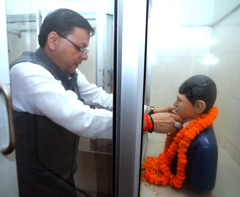 मुख्यमंत्री श्री पुष्कर सिंह धामी ने सोमवार को शहीद स्थल कचहरी में उत्तराखण्ड राज्य आन्दोलनकारी शहीदों को श्रद्धांजलि अर्पित की।