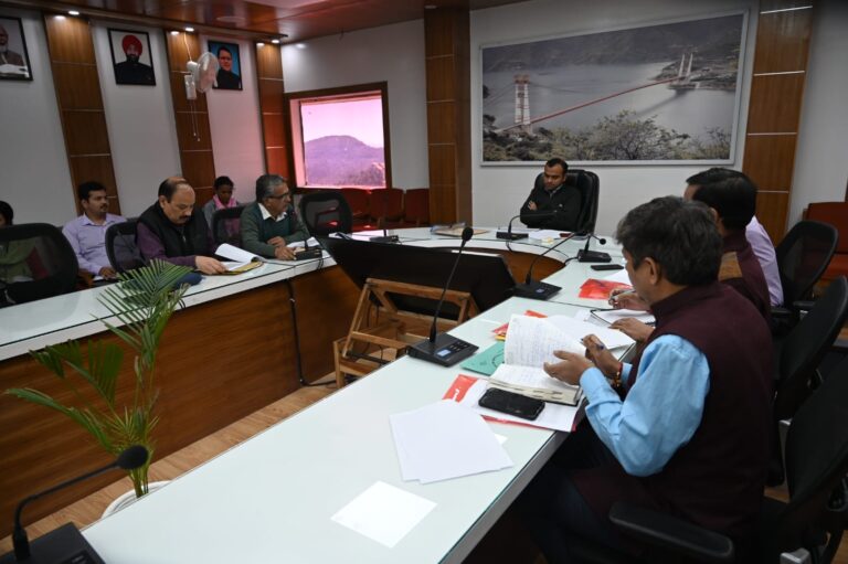 जिलाधिकारी मयूर दीक्षित द्वारा आज बुधवार को जिला कलेक्ट्रेट सभागार नई टिहरी में समग्र शिक्षा के तहत वर्ष 2023-24 की बालगणना संबंधी जनपद स्तरीय स्टीयरिंग कमेटी की बैठक ली गई।