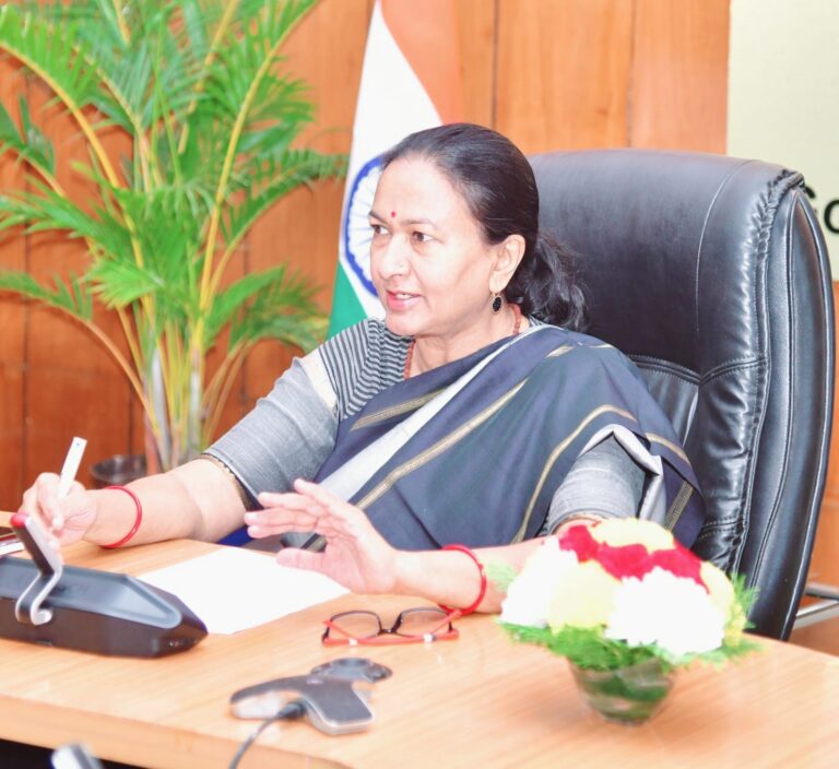 एसीएस श्रीमती राधा रतूड़ी ने मा0 प्रधानमंत्री जी द्वारा पिथौरागढ़ भ्रमण के दौरान शिलान्यास एवं लोकर्पित की गयी योजनाओं की प्रगति की समीक्षा की