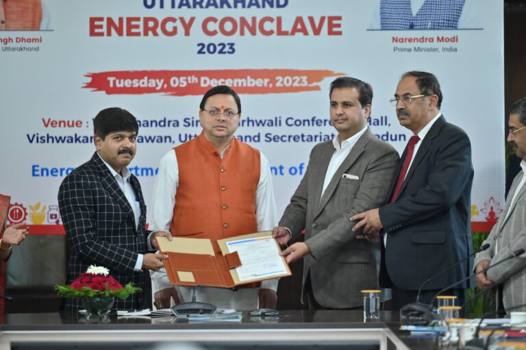पॉवर सेक्टर में सीएम पुष्कर सिंह धामी का सिक्सर, इन्वेस्टर समिट से पहले ही 40 हजार करोड़ से अधिक का निवेश, 21 हजार करोड़ के प्रोजेक्ट की हुई ग्राउडिंग, जेएसडब्ल्यू ग्रुप का 15 हजार करोड़ का अलग से होगा करार, अब असल मायनों में उत्तराखंड बनेगा ऊर्जा प्रदेश