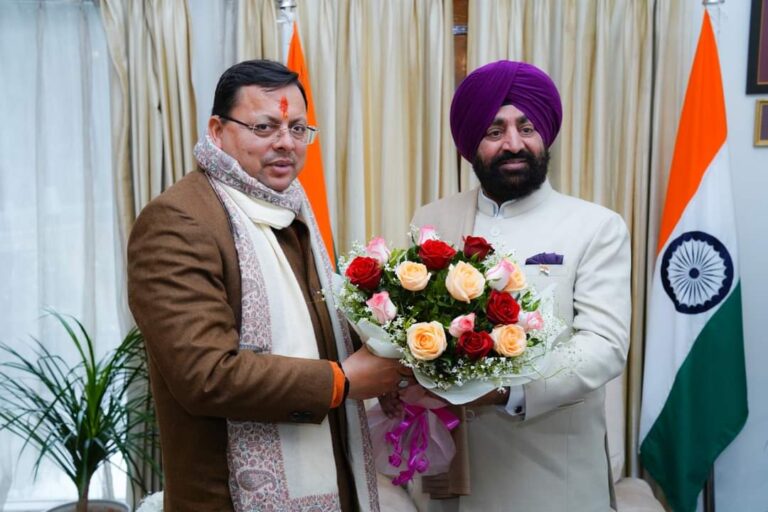 मुख्यमंत्री श्री पुष्कर सिंह धामी ने राज्यपाल लेफ्टिनेंट जनरल गुरमीत सिंह (से. नि.) से भेंट कर उन्हें जन्मदिवस की बधाई एवं शुभकामनाएं दी।