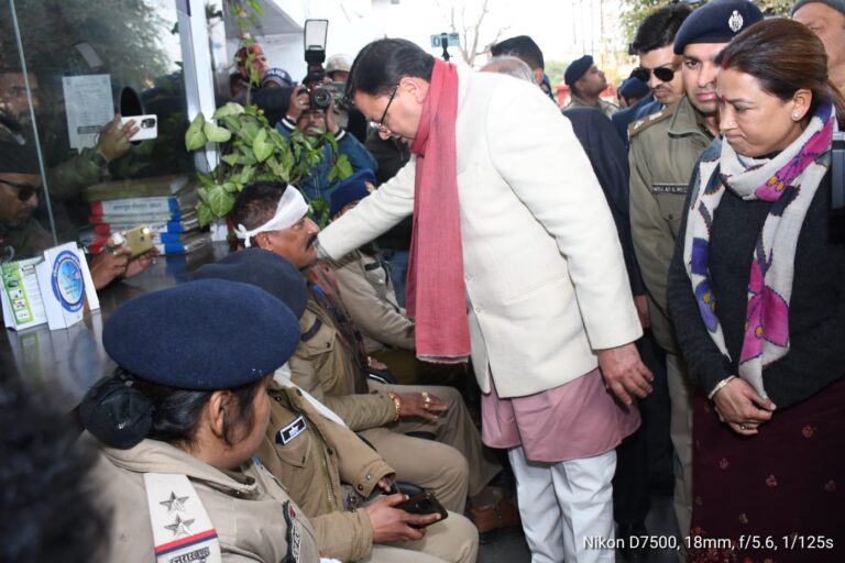 जोशीमठ, मालदेवता, सिलक्यारा के बाद हल्द्वानी में भी ग्राउंड जीरो पर सीएम धामी, ऑफिस की बजाय फ्रंट पर रहकर संभाला मोर्चा, पुलिस कर्मियों का बढ़ाया हौंसला, दंगाइयों के खिलाफ सख्त से सख्त कार्रवाई के दिए निर्देश l