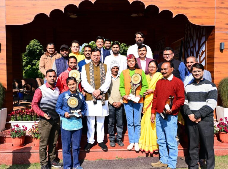 मुख्यमंत्री श्री पुष्कर सिंह धामी ने किया ’’विकल्प रहित संकल्प’’ भाषण प्रतियोगिता के विजेताओं को सम्मानित l