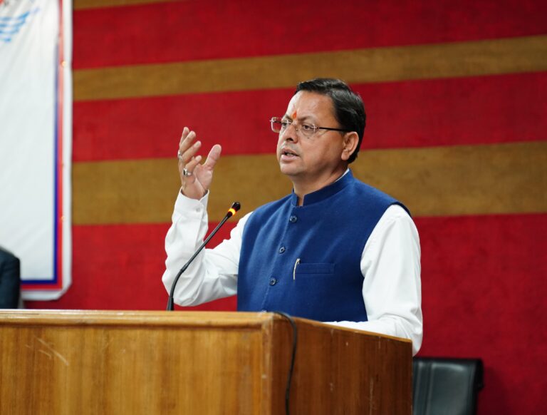 भ्रष्टाचार के आरोपों पर धामी सरकार का सख्त फैसला, टाउन प्लानिंग के एचओडी एसएम श्रीवास्तव पर कड़ा एक्शन, शासन से किया अटैच, आरोपों की विस्तृत जांच अलग से |