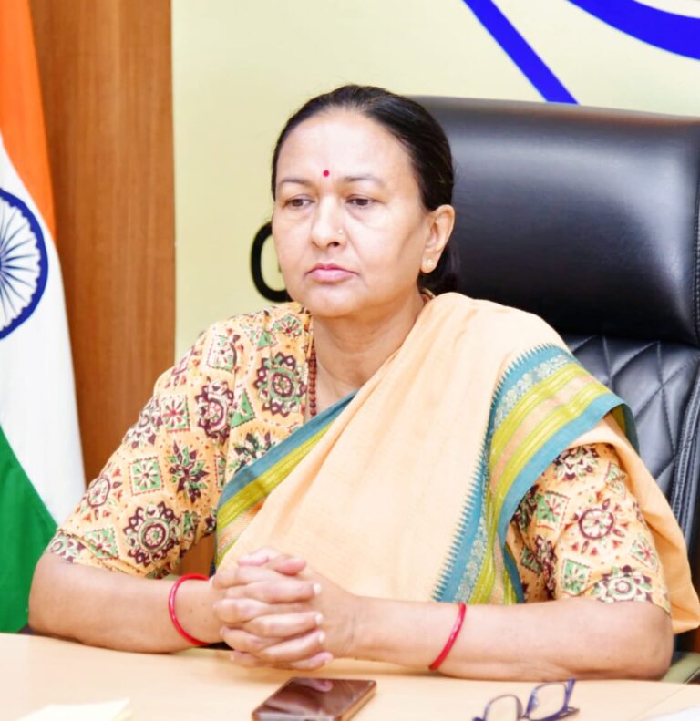 मुख्य सचिव श्रीमती राधा रतूडी ने परिवार पहचान पत्र से सम्बन्धित व्यय वित्त समिति (ईएफसी) की बैठक में इस प्रोजेक्ट के बजट को अनुमोदन दिया।