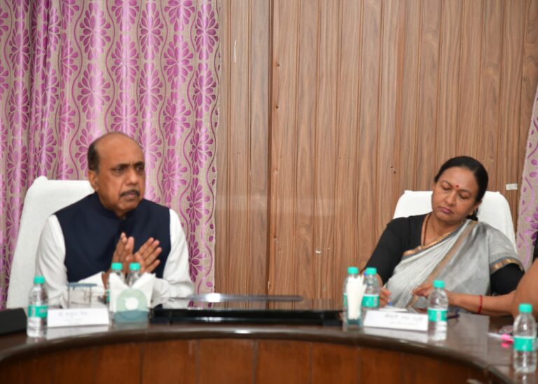 मुख्य सचिव श्रीमती राधा रतूड़ी तथा उत्तराखण्ड समान नागरिक संहिता की समिति के सदस्य श्री शत्रुघ्न सिंह की अध्यक्षता में समान नागरिक संहिता की नियमावली बनाने के संबंध में समीक्षा बैठक सम्पन्न हुई।