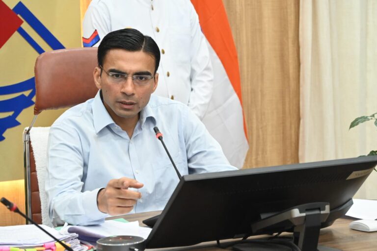 माननीय मुख्यमंत्री के जन सेवा संकल्प के तहत जिला प्रशासन ग्रीष्म ऋतु में स्वच्छ पेयजल की निर्बाध आपूर्ति सुनिश्चित करने में सक्रिय रूप से जुटा हुआ है।