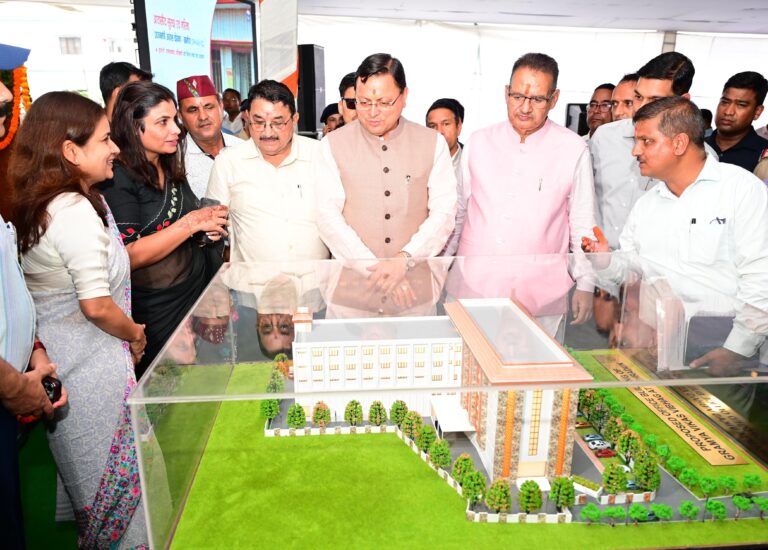 मुख्यमंत्री श्री पुष्कर सिंह धामी ने ग्रामीण विकास विभाग के एकीकृत भवन के शिलान्यास पर शुभकामनाएं देते हुए कहा कि यह भवन ग्रामीण विकास के क्षेत्र में महत्वपूर्ण साबित होगा।