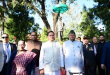 मुख्यमंत्री पुष्कर सिंह धामी ने भारत के पहले चीफ ऑफ डिफेंस स्टाफ स्वर्गीय जनरल बिपिन रावत की चौथी पुण्यतिथि पर उनकी प्रतिमा पर पुष्पांजलि अर्पित कर उन्हें श्रद्धांजलि दी।