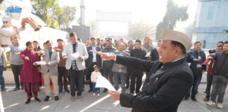 गणतंत्र दिवस के अवसर पर सूचना महानिदेशक श्री बंशीधर तिवारी ने सूचना भवन परिसर में राष्ट्रीय ध्वज फहराया।