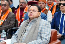 मुख्यमंत्री पुष्कर सिंह धामी ने रविवार को देहरादून के परेड ग्राउंड के पास स्थित दून लाइब्रेरी में प्रधानमंत्री नरेंद्र मोदी द्वारा प्रसारित ‘मन की बात’ के 130वें एपिसोड को सुना।