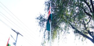 मुख्यमंत्री पुष्कर सिंह धामी और भाजपा प्रदेश अध्यक्ष महेंद्र भट्ट ने 77वें गणतंत्र दिवस के अवसर पर भाजपा प्रदेश कार्यालय में राष्ट्रीय ध्वज फहराया।