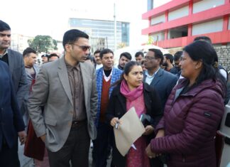 खुदाई मानकों के उल्लंघन से जनमानस हुए चोटिल; XEN , ठेकेदार पर संगीन धाराओं में मुकदमा दर्ज l