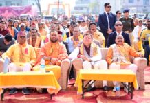 मुख्यमंत्री पुष्कर सिंह धामी ने रविवार को बालावाला, देहरादून में आयोजित विराट हिंदू सम्मेलन में भाग लिया।