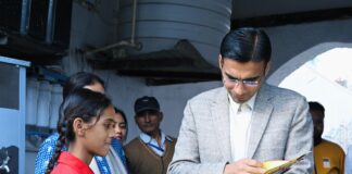 डीएम सविन बंसल के प्रयासों के कारण, गलियों में बिखरे हुए बच्चे धीरे-धीरे मुख्यधारा में शामिल होने लगे l