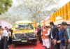 मुख्यमंत्री ने सीएसआर फंड के तहत प्राप्त दो वाहनों को हरी झंडी दिखाकर रवाना किया।