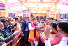 मुख्यमंत्री पुष्कर सिंह धामी काशीपुर रंगोत्सव होली मिलन समारोह में शामिल हुए।