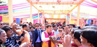 मुख्यमंत्री पुष्कर सिंह धामी काशीपुर रंगोत्सव होली मिलन समारोह में शामिल हुए।