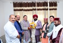 मुख्यमंत्री पुष्कर सिंह धामी ने भराड़ीसैंण (गैरसैंण) में राज्यपाल लेफ्टिनेंट जनरल गुरमीत सिंह (सेवानिवृत्त) से शिष्टाचार भेंट की।