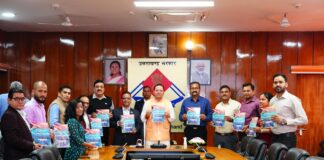 मुख्यमंत्री पुष्कर सिंह धामी ने सचिवालय में उत्तराखंड सचिवालय बैडमिंटन क्लब द्वारा प्रकाशित स्मारिका “बेहतर कल के लिए प्रार्थना” का विमोचन किया।