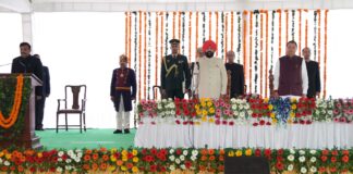 शुक्रवार को लोक भवन में आयोजित शपथ ग्रहण समारोह में राज्यपाल लेफ्टिनेंट जनरल गुरमीत सिंह (सेवानिवृत्त) ने उत्तराखंड सरकार की मंत्रिपरिषद के नव नियुक्त मंत्रियों को पद और गोपनीयता की शपथ दिलाई।