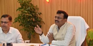 मुख्य सचिव श्री आनंद बर्द्धन ने गुरुवार को सचिवालय में आगामी मानसून सीजन को लेकर विभागों एवं जनपदों की तैयारियों की विस्तृत समीक्षा की।