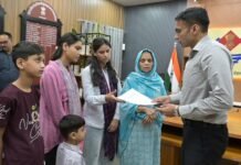 मानवीय संवेदनशीलता का परिचय देते हुए, ज़िला प्रशासन ने बेसहारा विधवा क्षमा परवीन को बड़ी राहत प्रदान की है।