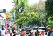 जन शिकायत की पड़ताल करने मौके पर पहुंचे सीएम, वीडियो कॉल के जरिए अधिकारियों को दिखाई स्थिति l