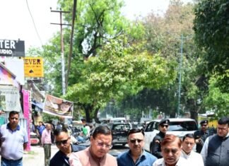 जन शिकायत की पड़ताल करने मौके पर पहुंचे सीएम, वीडियो कॉल के जरिए अधिकारियों को दिखाई स्थिति l