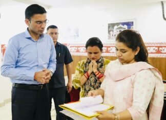 कैंसर पीड़ित परिवार को मिली बड़ी राहत; 71 हजार ऋण माफ, 50 हजार की आर्थिक सहायता