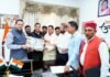 मुख्यमंत्री श्री पुष्कर सिंह धामी से विधायक श्री प्रीतम पंवार ने भेंट की।