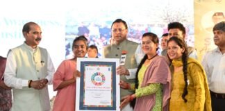मुख्यमंत्री श्री पुष्कर सिंह धामी ने अल्मोड़ा स्थित उदय शंकर नृत्य एवं संगीत अकादमी में आयोजित राज्य स्तरीय SDG अचीवर्स पुरस्कार समारोह में मुख्य अतिथि के रूप में शिरकत की।