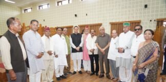 मुख्यमंत्री से पूर्व विधायकों ने की शिष्टाचार भेंट, सर्वाधिक कार्यकाल के लिए दी बधाई l