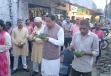 मुख्यमंत्री धामी ने ‘लोकल फॉर वोकल’ को दिया प्रोत्साहन, लोहियाहेड में पैदल पहुंचकर स्थानीय स्टॉल पर लिया टिकी का स्वाद l