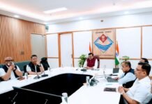 सचिवालय में मुख्य सचिव श्री आनंद बर्धन की अध्यक्षता में ज़िलाधिकारियों के साथ वीडियो कॉन्फ्रेंसिंग के ज़रिए एक बैठक हुई।