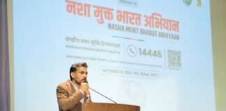 नशा मुक्त भारत अभियान के तहत यूपीईएस में छात्र-छात्राओं से संवाद कर डीएम ने कहाः जागरूकता और सामूहिक प्रयास से रोकना होगा नशे का प्रसार l