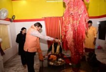 मुख्य सचिव आनंद बर्धन ने गंगोत्री धाम में की पूजा-अर्चना, व्यवस्थाओं का लिया जायजा l