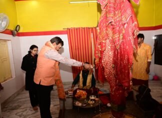 मुख्य सचिव आनंद बर्धन ने गंगोत्री धाम में की पूजा-अर्चना, व्यवस्थाओं का लिया जायजा l