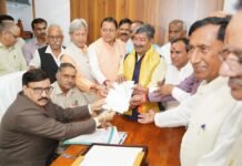 राज्यसभा सीट के उम्मीदवार श्री दिनेश आर्य के नामांकन दाखिल करने के अवसर पर मुख्यमंत्री श्री पुष्कर सिंह धामी उपस्थित रहे।