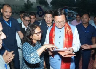 मुख्यमंत्री ने सुनीं जनसमस्याएं, अधिकारियों को दिए त्वरित समाधान के निर्देश।